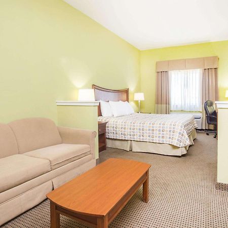 Days Inn & Suites By Wyndham Swainsboro Εξωτερικό φωτογραφία
