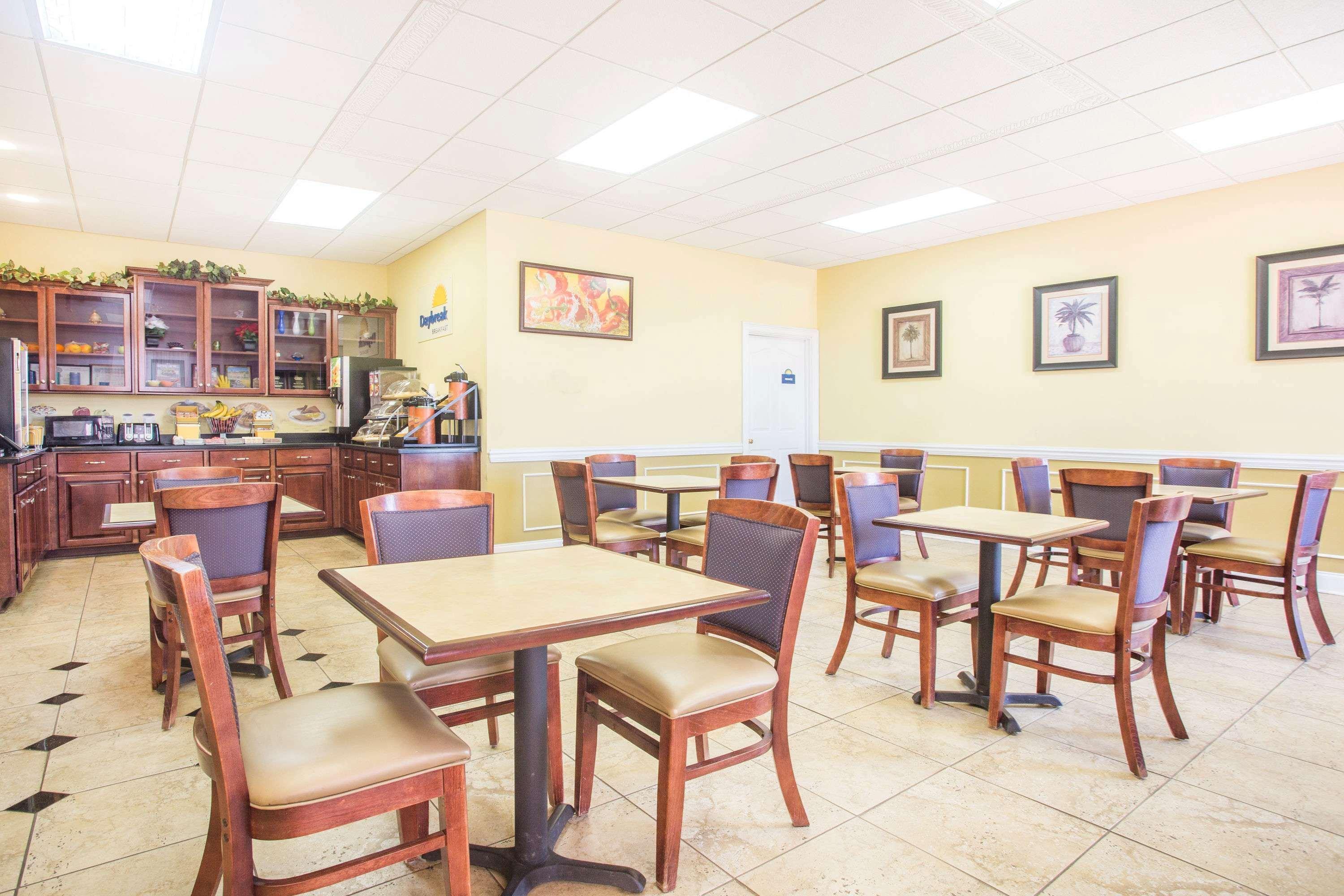 Days Inn & Suites By Wyndham Swainsboro Εξωτερικό φωτογραφία