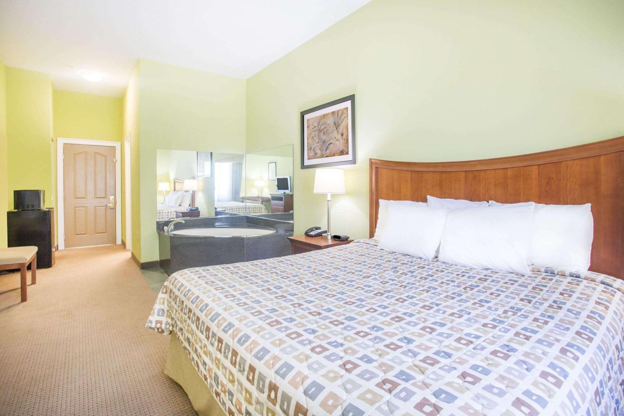Days Inn & Suites By Wyndham Swainsboro Εξωτερικό φωτογραφία