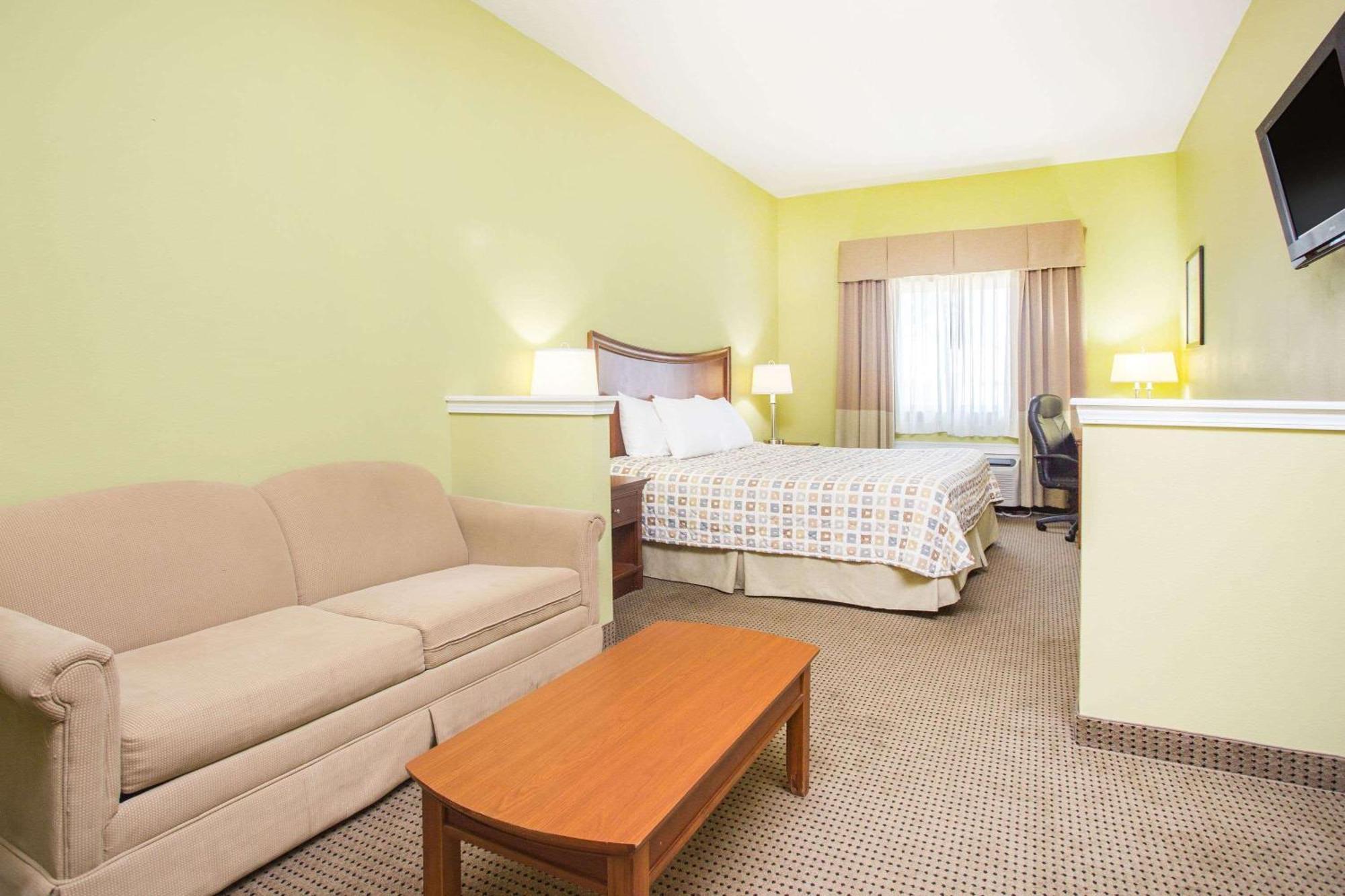 Days Inn & Suites By Wyndham Swainsboro Εξωτερικό φωτογραφία