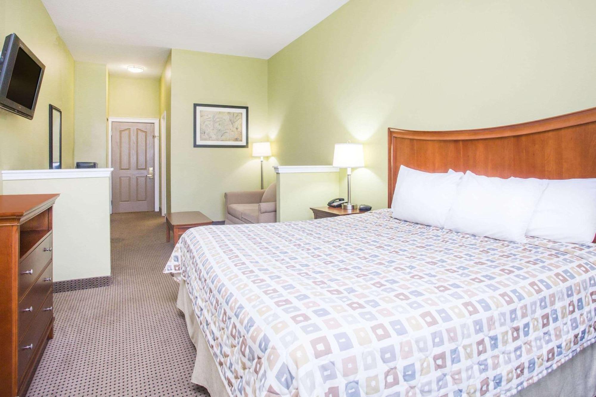 Days Inn & Suites By Wyndham Swainsboro Εξωτερικό φωτογραφία