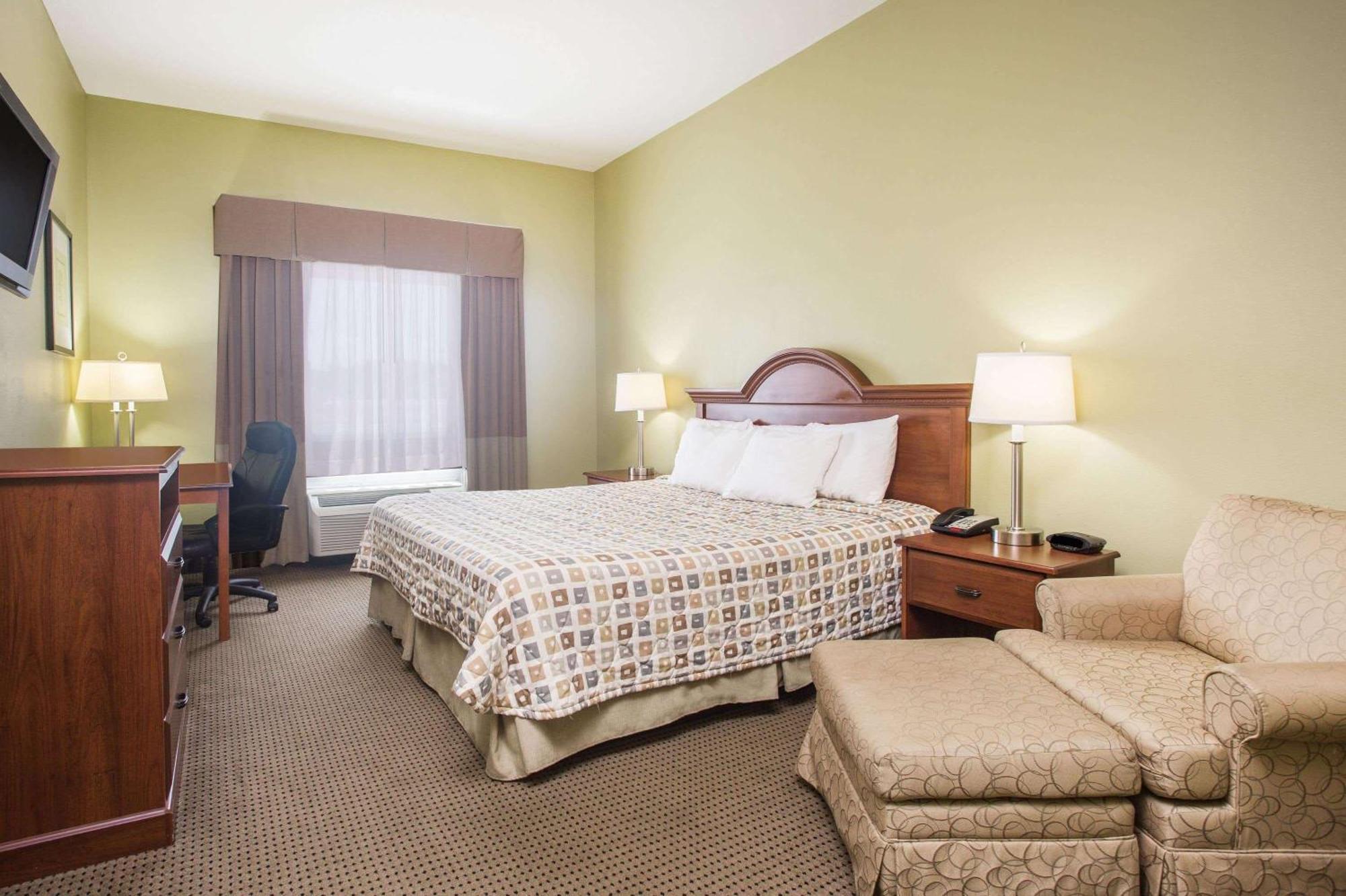 Days Inn & Suites By Wyndham Swainsboro Εξωτερικό φωτογραφία