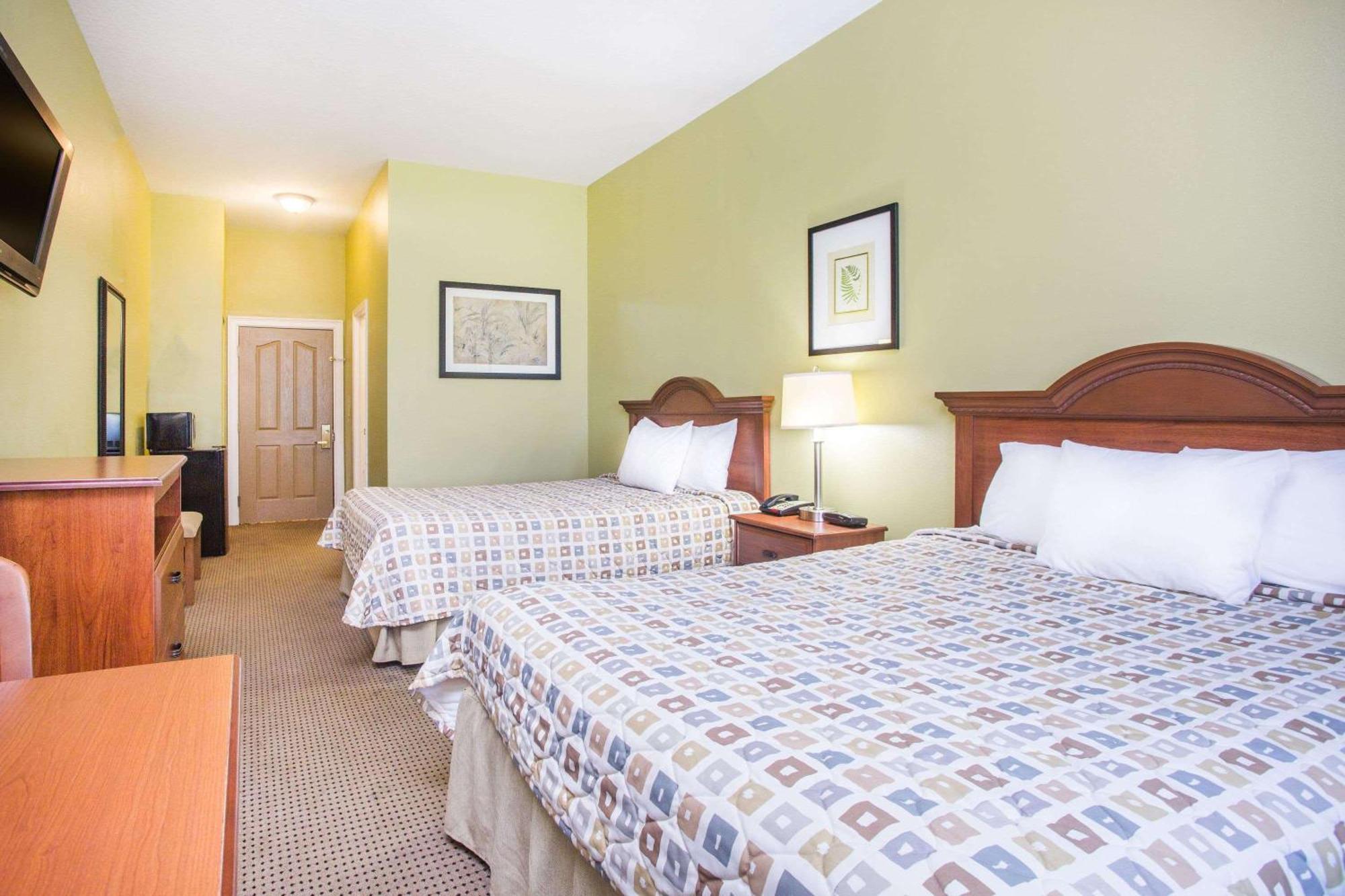 Days Inn & Suites By Wyndham Swainsboro Εξωτερικό φωτογραφία