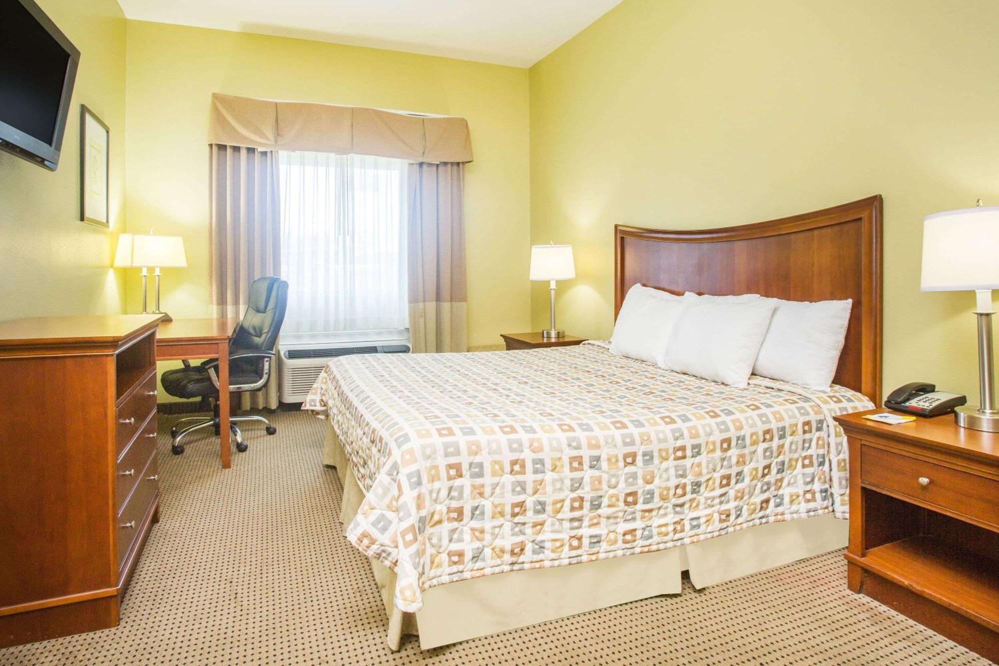 Days Inn & Suites By Wyndham Swainsboro Εξωτερικό φωτογραφία