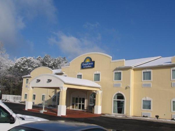 Days Inn & Suites By Wyndham Swainsboro Εξωτερικό φωτογραφία